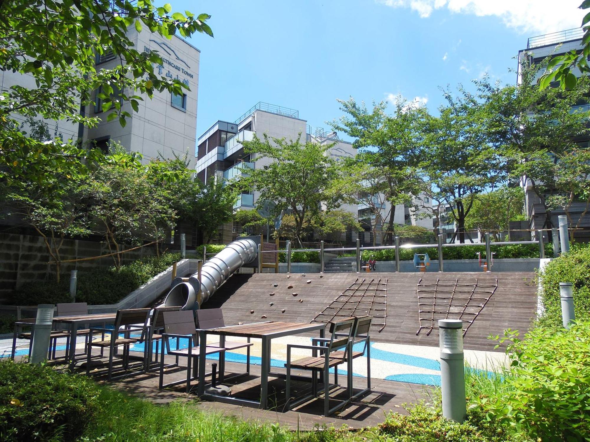 Healthcare Town Resort Seogwipo Bagian luar foto